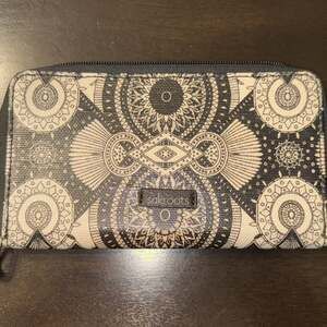NWOT Sakroots Black and White Floral Paisley Zip Around Wallet